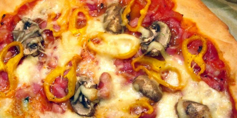 Pizza lardons poivrons-et champignons